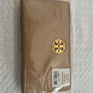 Tory Burch wallet